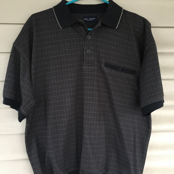 Mens short sleeve 3 button down with colar and a front button pocket. - Picture 2 of 8